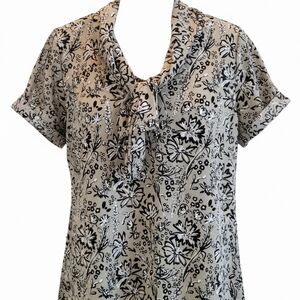 Chic Floral Women's Blouse in Black and White